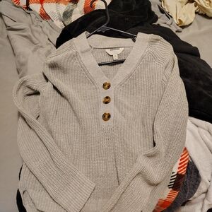 Time and Tru Light Gray Knit Sweater